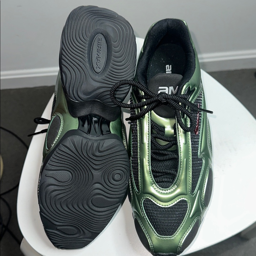 Women’s Nike Air Max Muse Metallic Oil Green - Picture 8 of 8